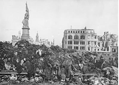 http://www.nazigassings.com/images/DresdenTotenachBombenangriff.jpg